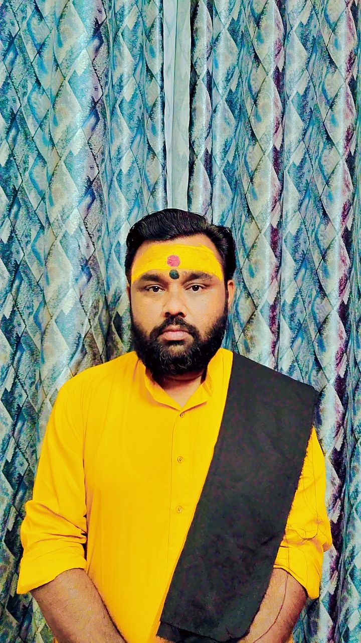 Astrologer Dinesh Shastri